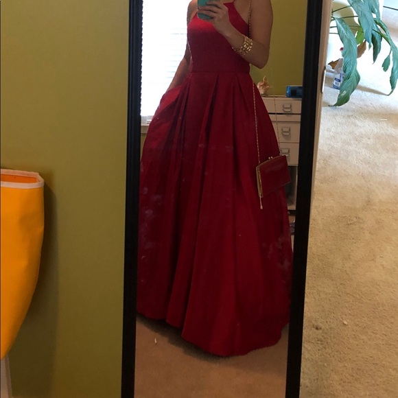 David’s bridal red ball gown - Picture 6 of 7